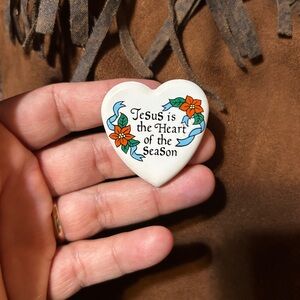 Vintage 1994. lapel pin-  Heart Shaped Decorative Piece with Floral Design